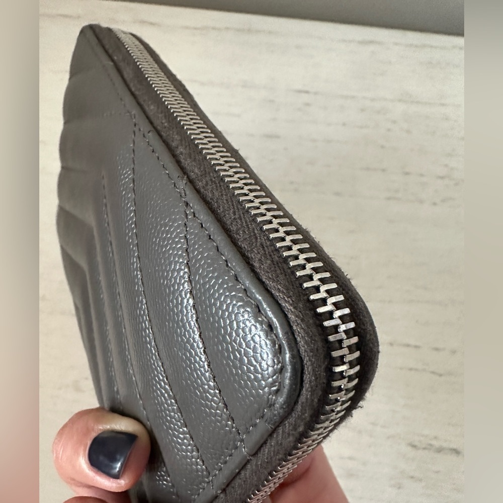 Saint Laurent Matelasse Chevron Monogram zipped wallet - Picture 7 of 10